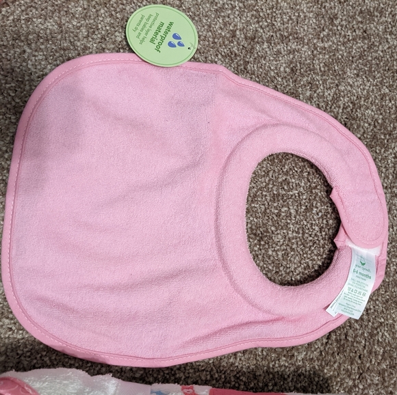 Baby Girl bath Towels 2 and Green Sprouts Bib - Picture 3 of 5